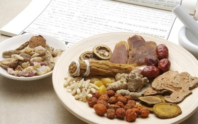 中藥飲片為何屢登質量黑榜？行業亂象與未來發展之路