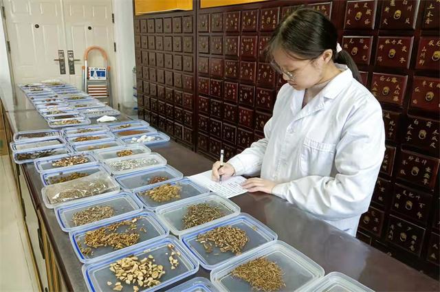 濟南護理職業學院在省“技能興魯”職業技能大賽中藥飲片項目中喜獲佳績